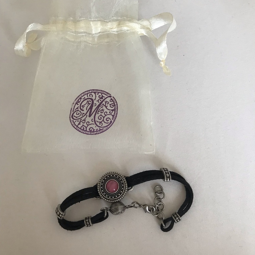 Magnetic charm bracelet